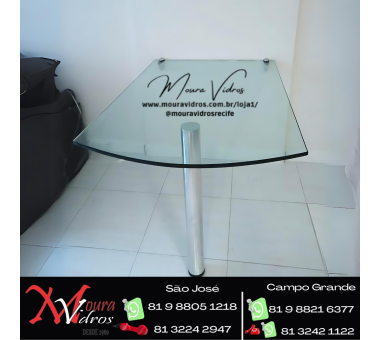 MESA DE VIDRO COM PÉ DE METAL INSTALADA COM SUPORTE DE TUCANO